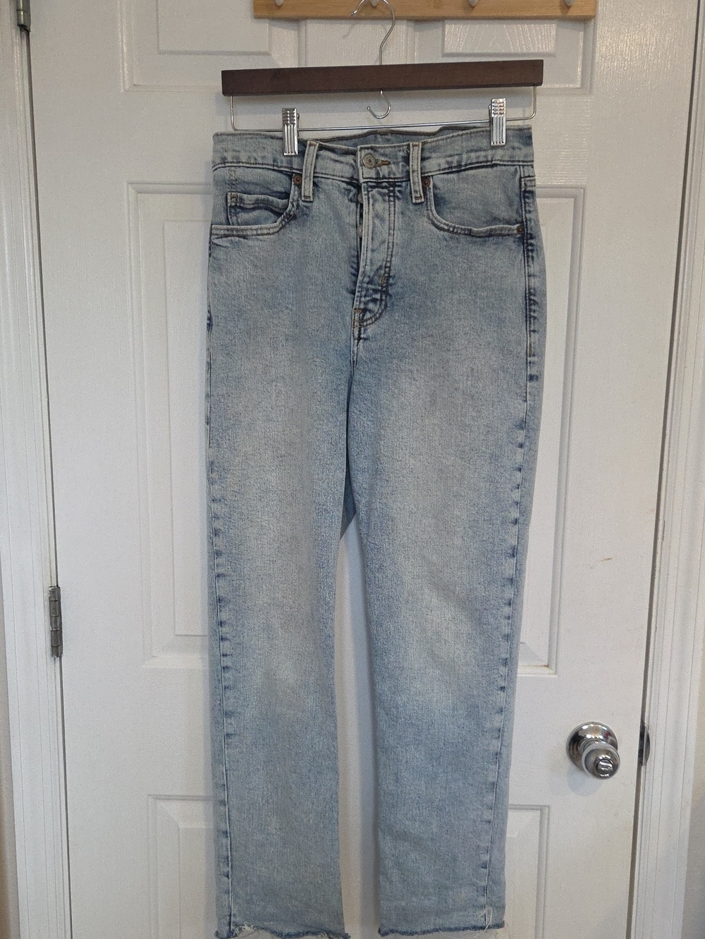 Old Navy Women's Light Blue Straight Jeans~ Size 6